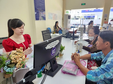 Người dân và doanh nghiệp đã tiết kiệm được rất nhiều thời gian, chi phí khi thực hiện các thủ tục hành chính về BHXH.