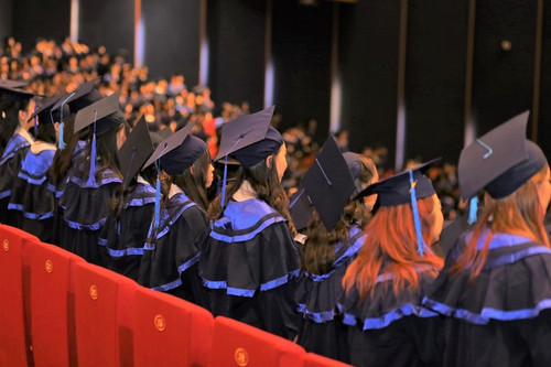 Sinh viên bị ‘giam’ bằng tốt nghiệp vì chuẩn đầu ra ngoại ngữ