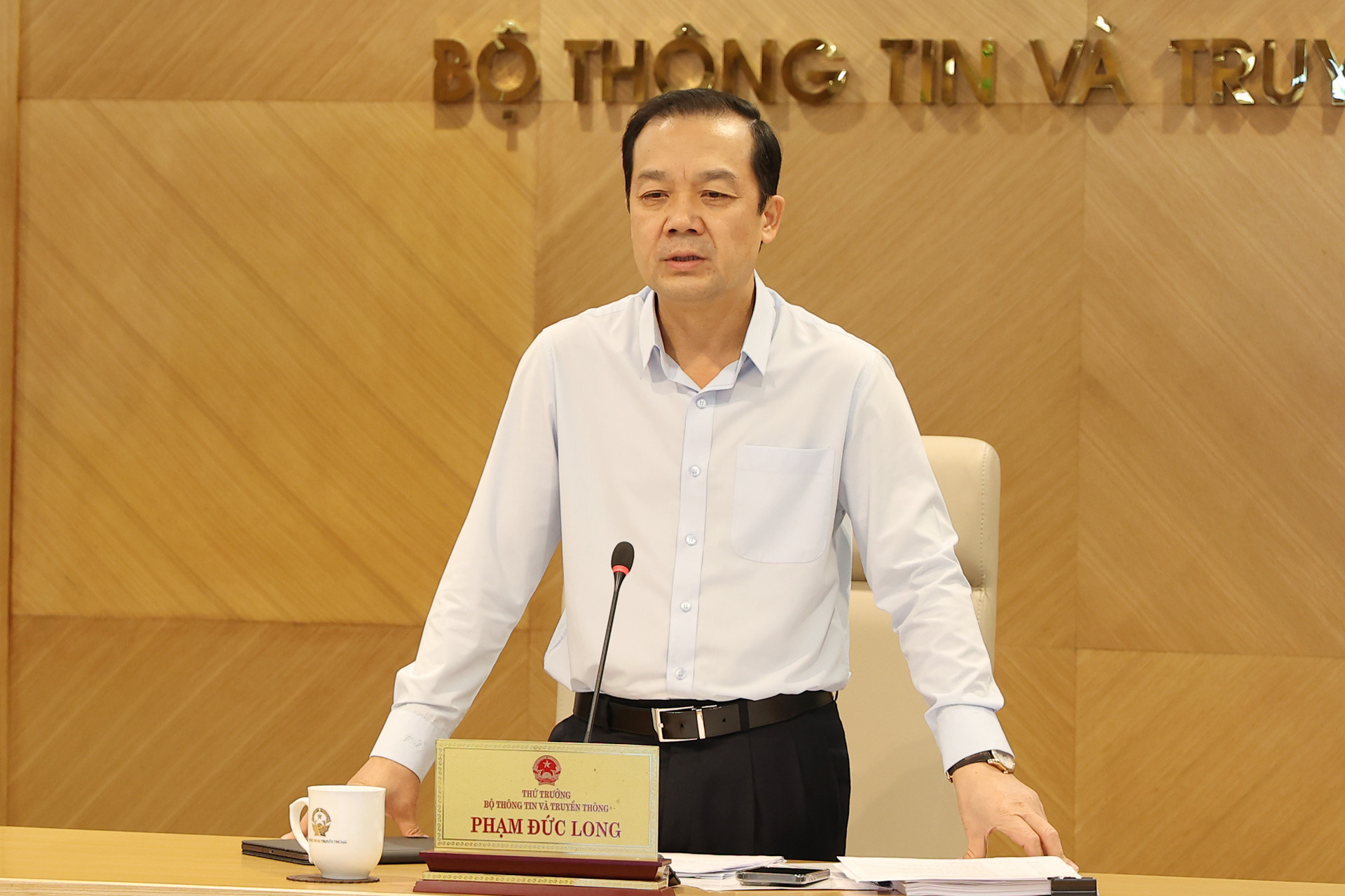 Thu truong Pham Duc Long 1.jpg