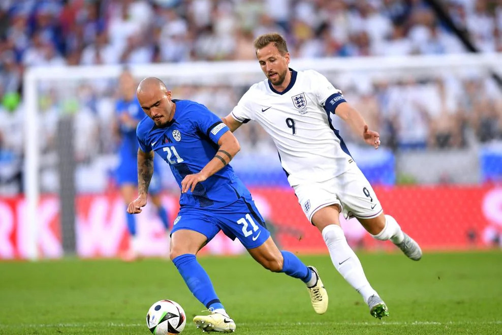 Tuyển Anh và Slovenia &apos;dắt tay nhau&apos; vào vòng 1/8 EURO