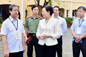 Bộ trưởng GD-ĐT Nguyễn Kim Sơn: 'Chúc thí sinh thể hiện mình một cách tốt nhất'