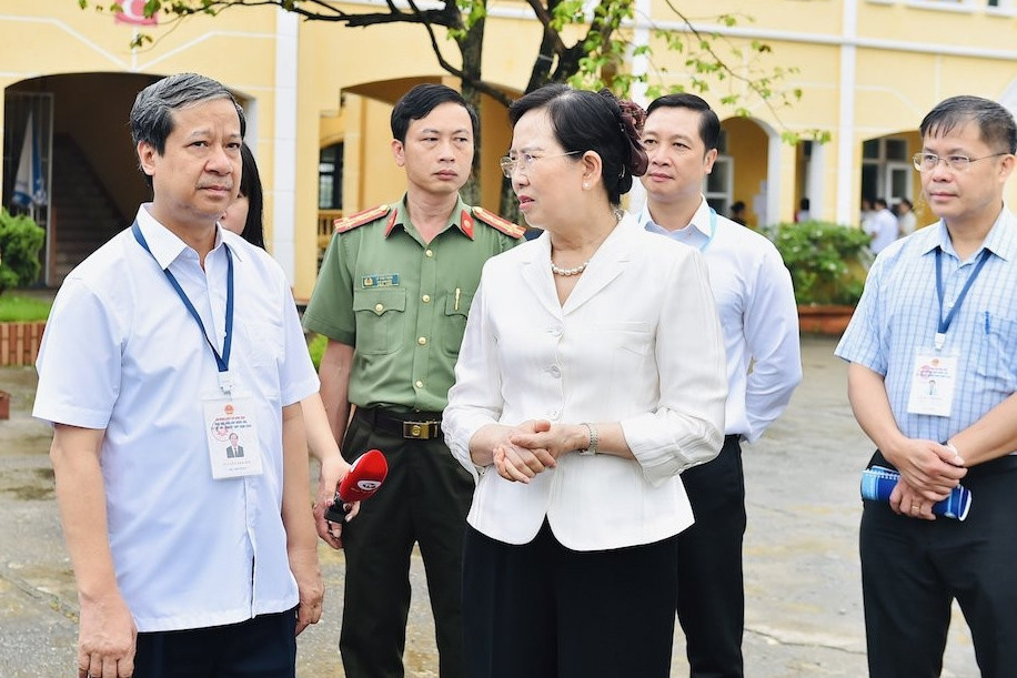 Bộ trưởng GD-ĐT Nguyễn Kim Sơn: 'Chúc thí sinh thể hiện mình một cách tốt nhất'