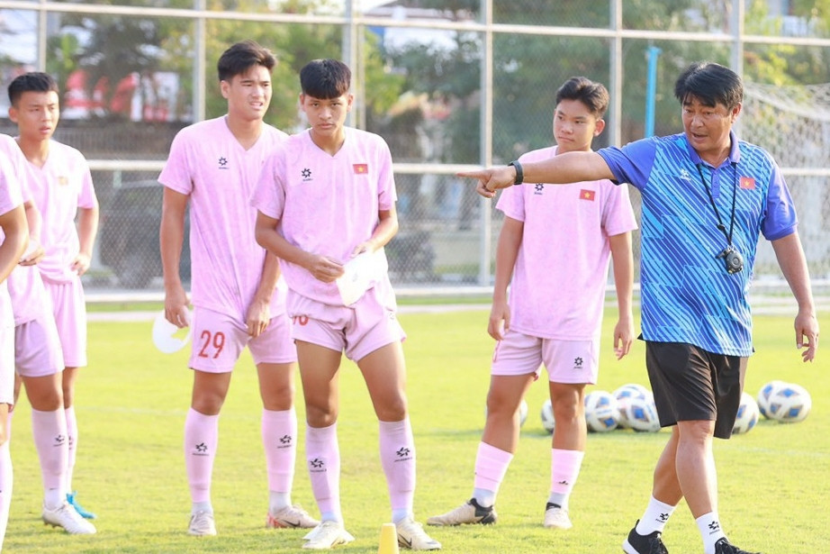 HLV Trần Minh Chiến yêu cầu U16 Việt Nam sửa gấp để thắng Myanmar