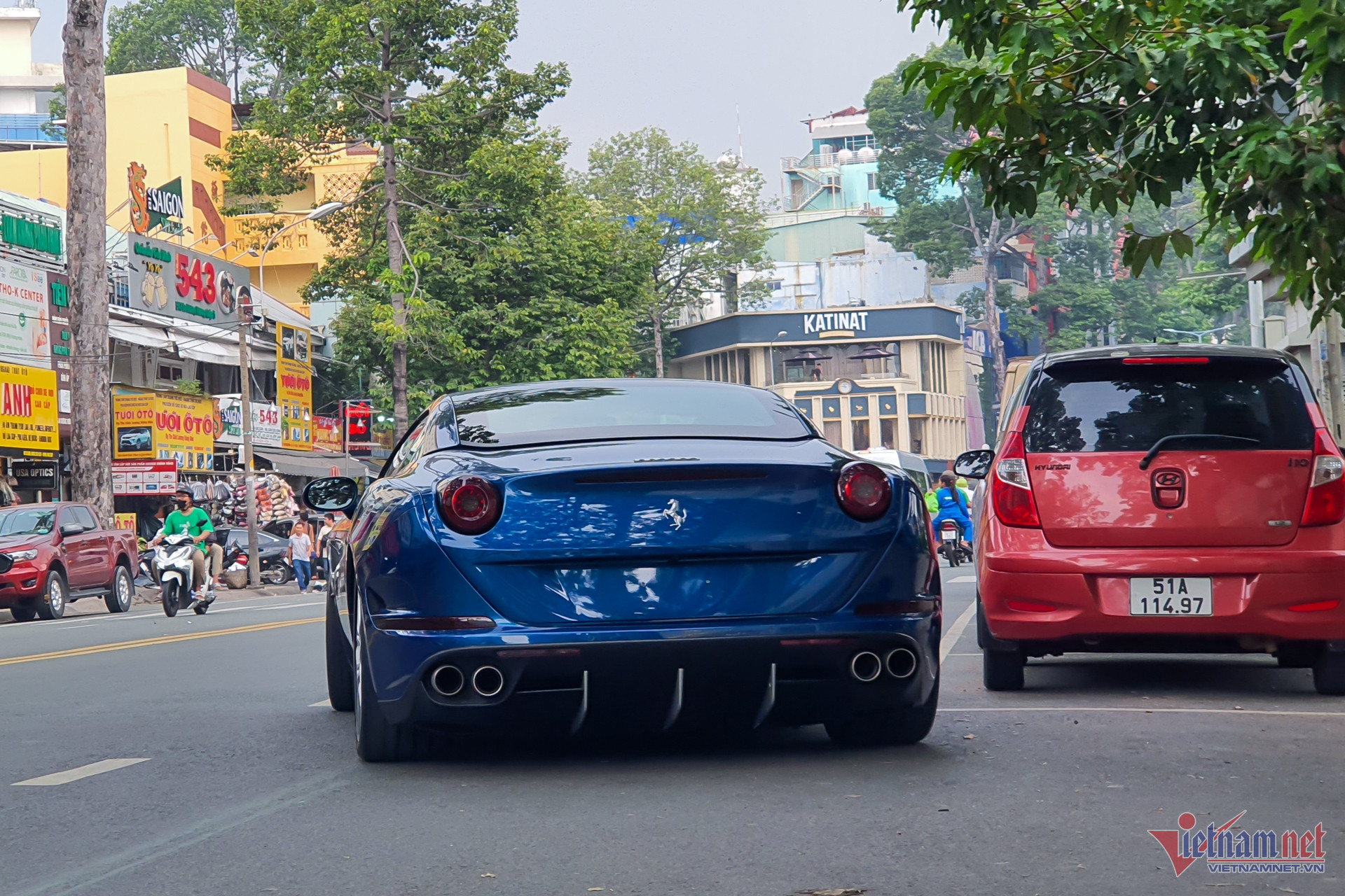 W-Ferrari California T Vietnamnet 3.jpg