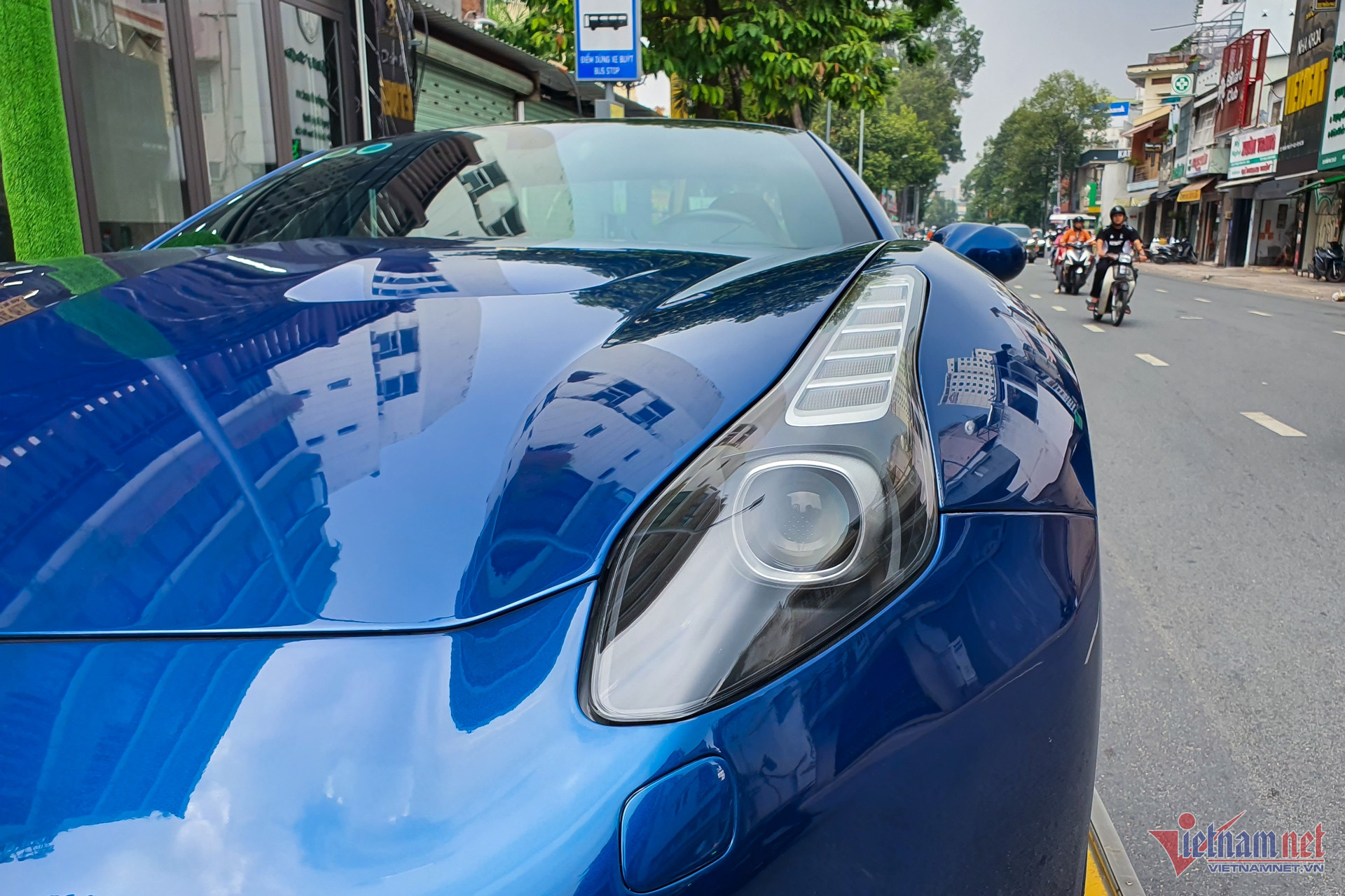 W-Ferrari California T Vietnamnet 6.jpg