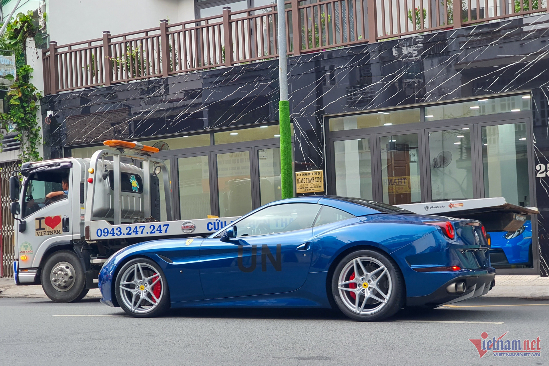 W-Ferrari California T Vietnamnet 7.jpg