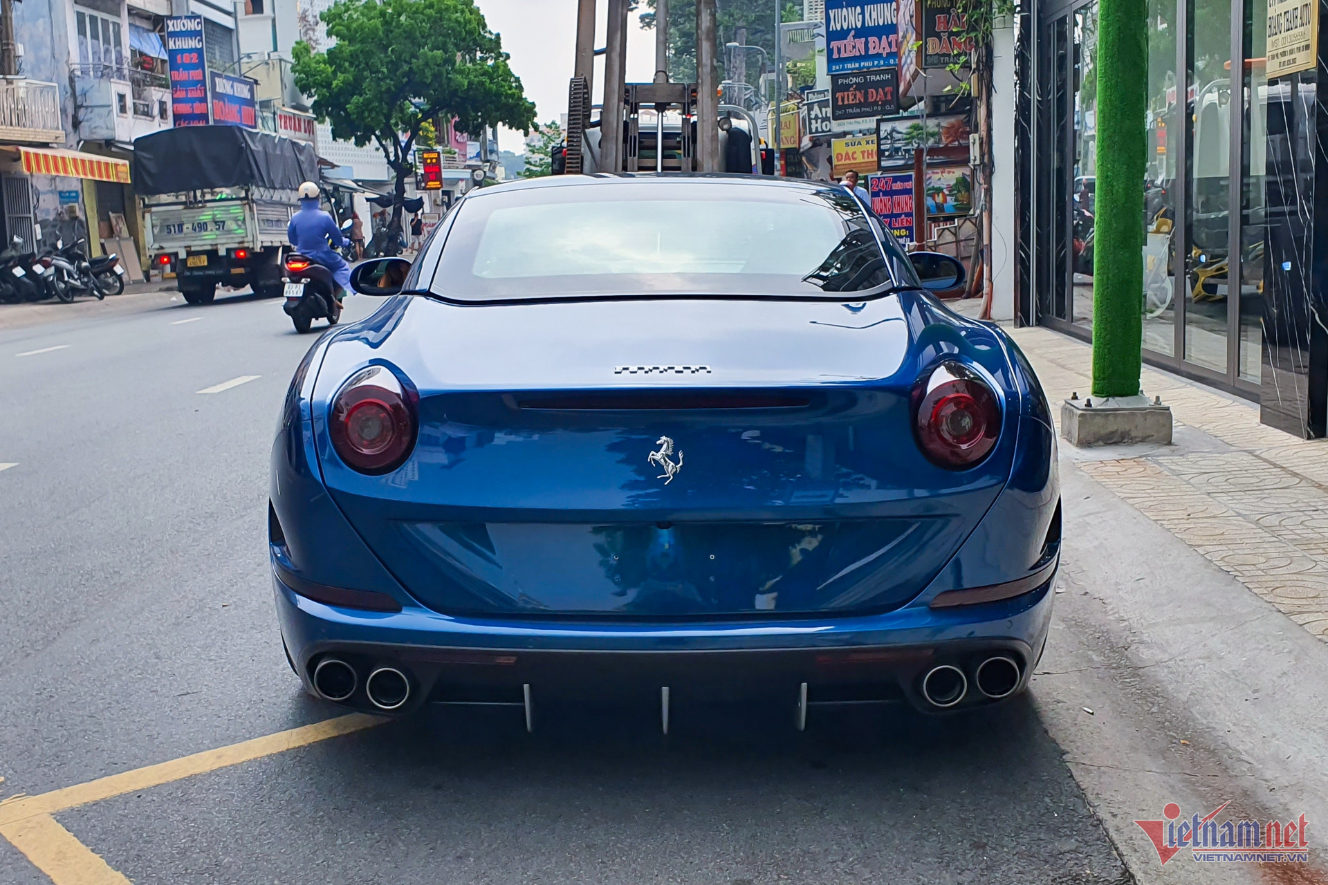 W-Ferrari California T Vietnamnet 9.jpg