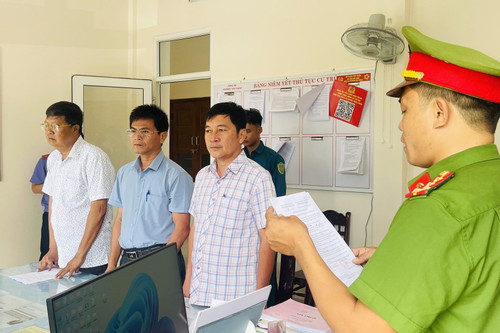 Bắt giám đốc và 2 phó giám đốc trung tâm đào tạo lái xe ở Quảng Nam