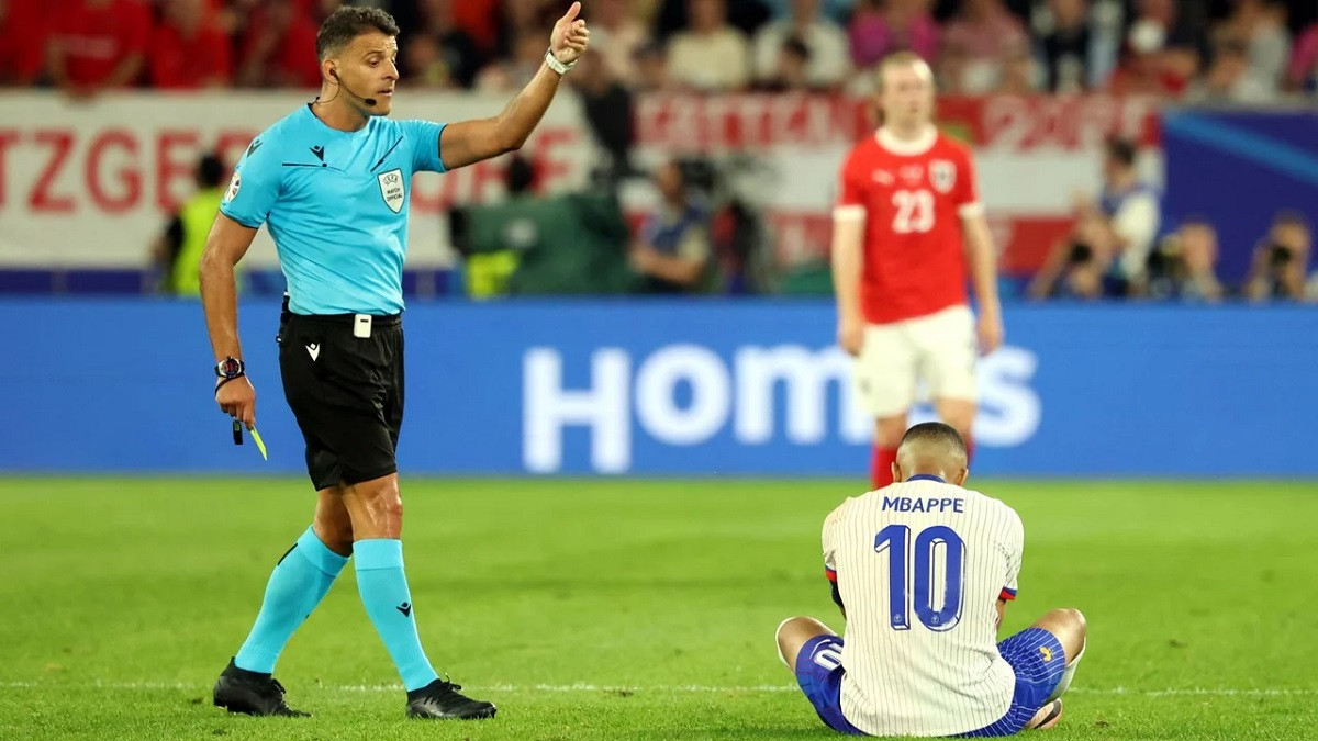 Mbappe Gil Manzano.jpg