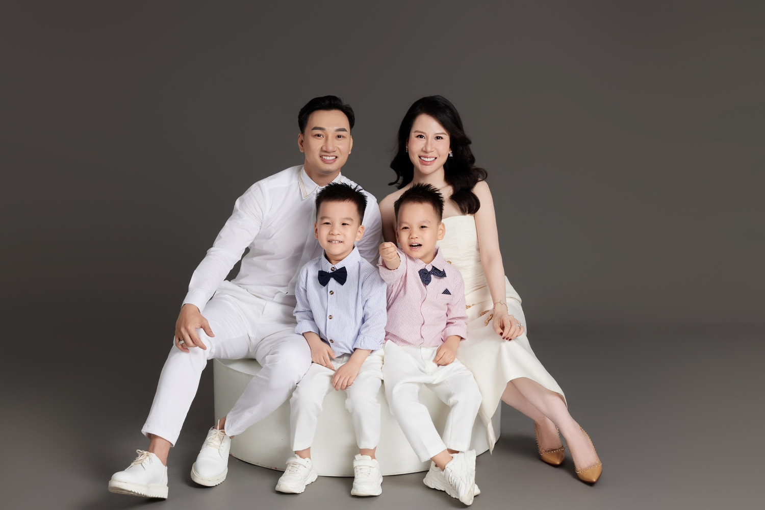 MC Thành Trung: Vợ con là hậu phương vững chắc để tôi yên tâm bước ra ngoài