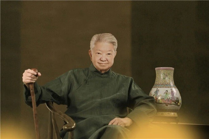 Nhà văn Chua Lam bán sạch nhà cửa, ở khách sạn, thuê 8 người phục vụ ảnh 1