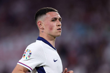 Phil Foden tức tốc bay trở lại hội quân tuyển Anh