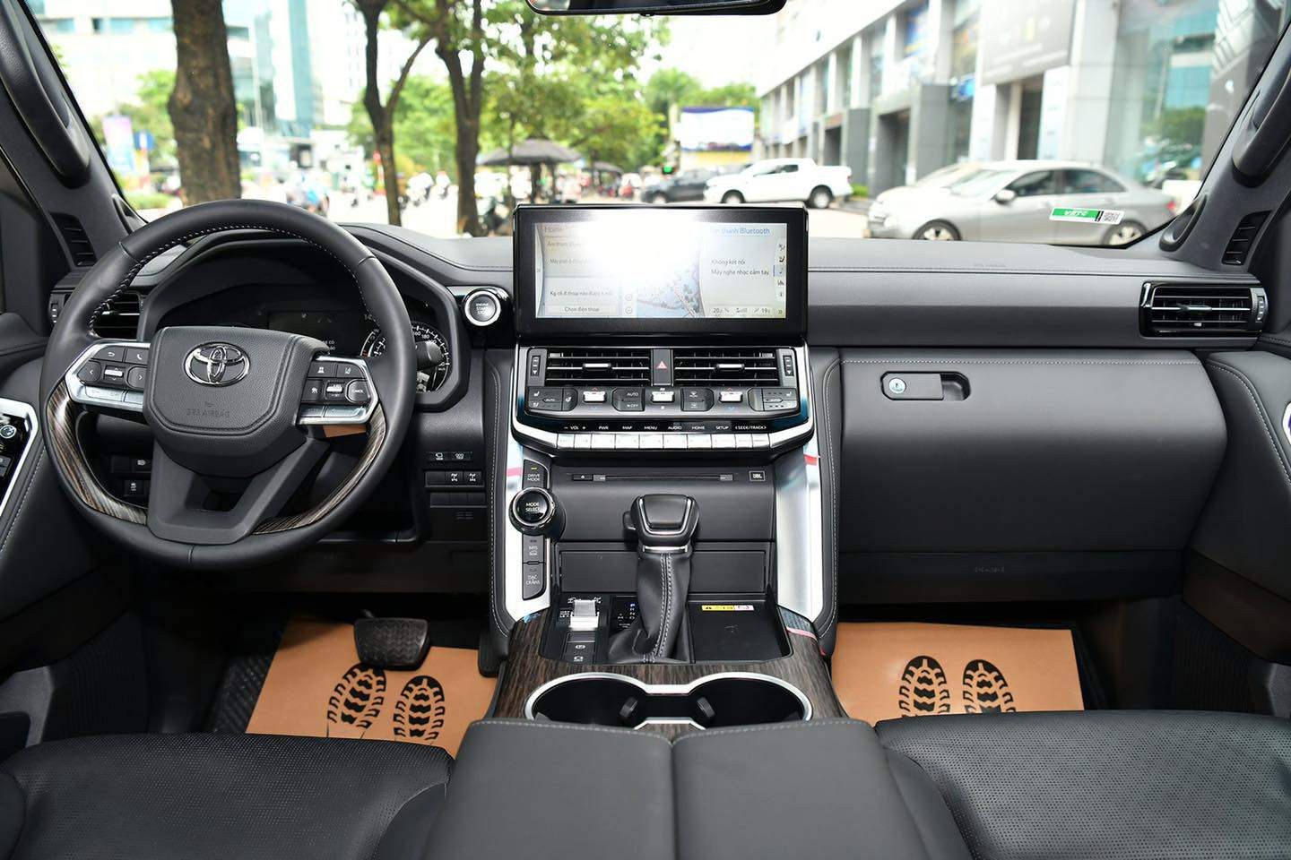 Toyota Land Cruiser LC300 6.jpg