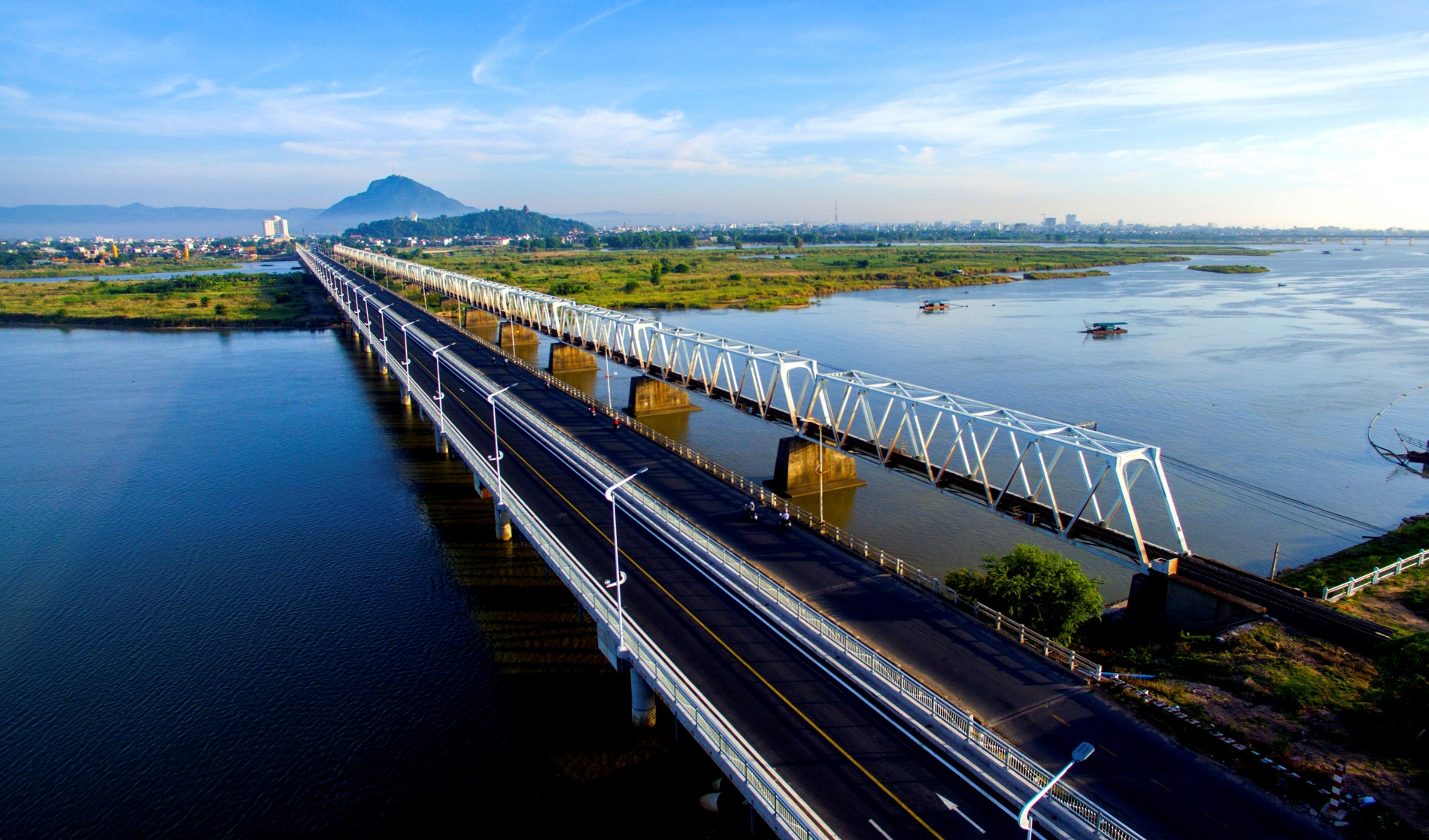 Cau Da Rang duong bo va duong sat bac qua song Ba.JPG
