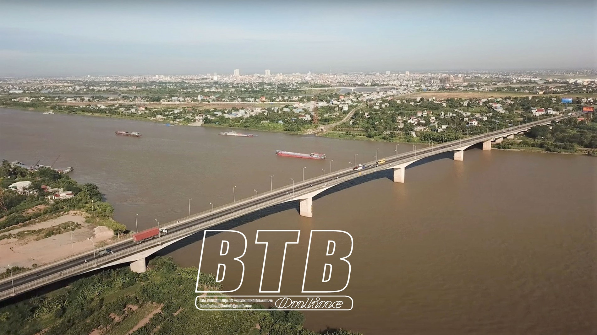 Cầu Tân Đệ nối liền Thái Bình   Nam Định được xây dựng gần khu vực bến phà Tân Đệ xưa..jpg