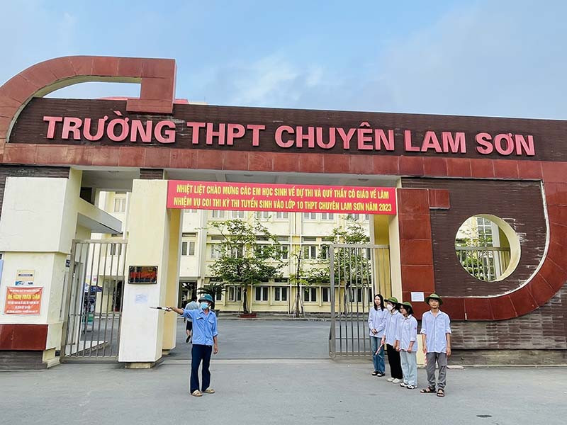FBpeD8H7 thong tin tuyen sinh truong thpt chuyen lam son thanh hoa.jpg