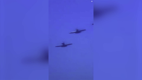 Khoảnh khắc 2 máy bay trình diễn va chạm trên không khiến 1 phi công thiệt mạng