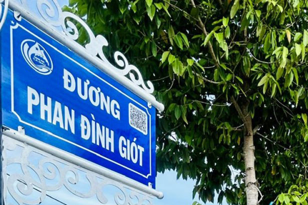 Tiện ích gắn mã QR trên bảng tên đường