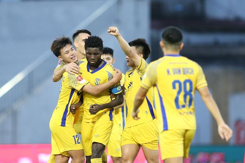 Bảng xếp hạng V-League 2023/24 vòng 26: HAGL trụ hạng, Hà Tĩnh đá play-off