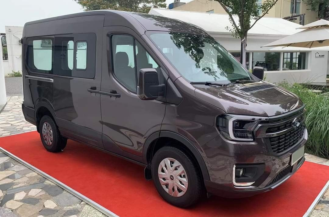 ford transit 2024.jpeg