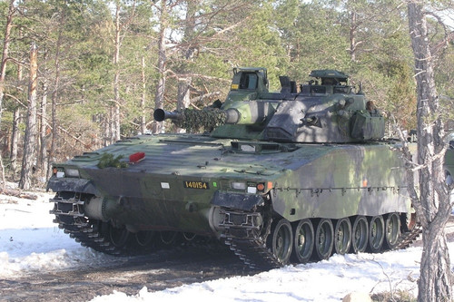 Hình ảnh FPV cảm tử Nga tấn công thiết giáp Ukraine do Thụy Điển sản xuất