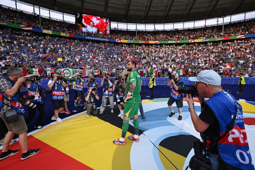 Italy thua xấu hổ ở EURO 2024, Donnarumma nói phũ, Spalletti họp gấp