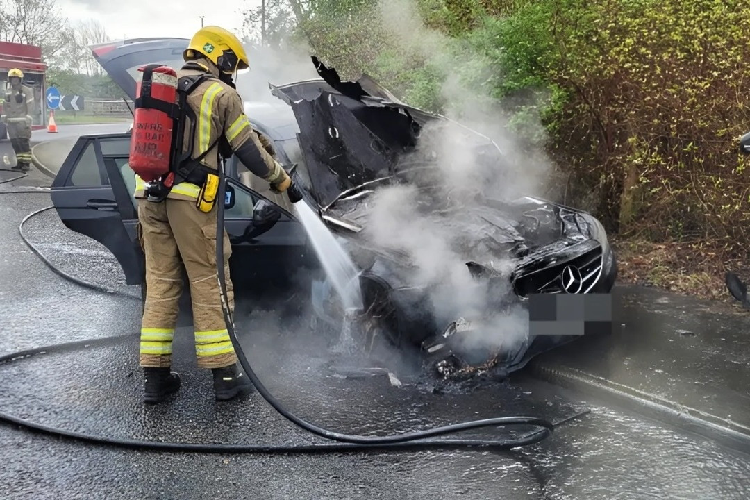 mercedes e350 bi boc chay 2.jpeg