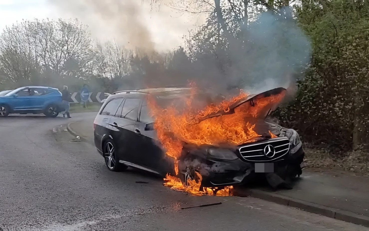 mercedes e350 bi boc chay 3.jpeg