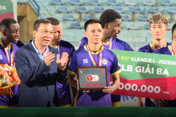 V.League hạ màn, HLV Hà Nội FC chia sẻ 'bất ngờ' về các cầu thủ