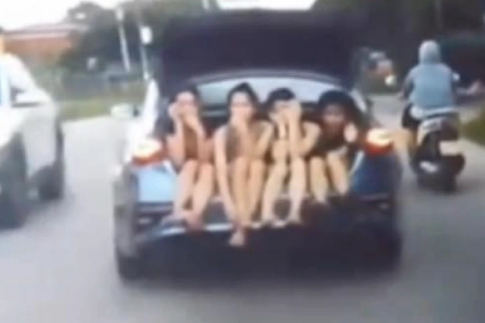 Bản tin chiều 4/6: Chở 4 cô gái ở cốp ô tô, tài xế bị tước giấy phép lái xe