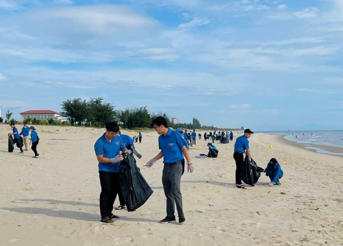 Ảnh 2: Có 2.500 đoàn viên, thanh niên trên toàn tỉnh tham gia.