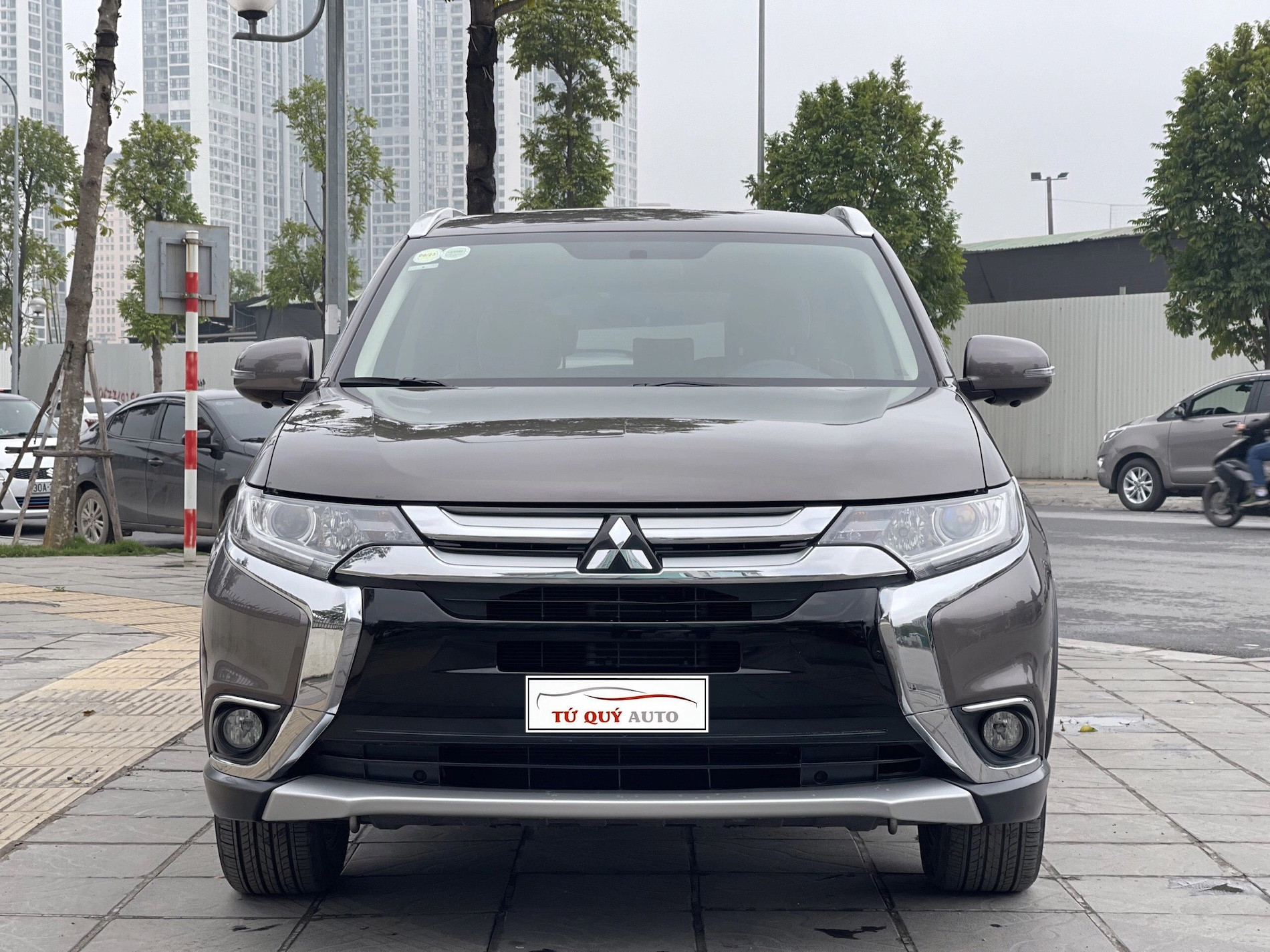 Bản sao xe suv 7 cho cu tam 600 trieu dong3 17174236518531014598235.jpg