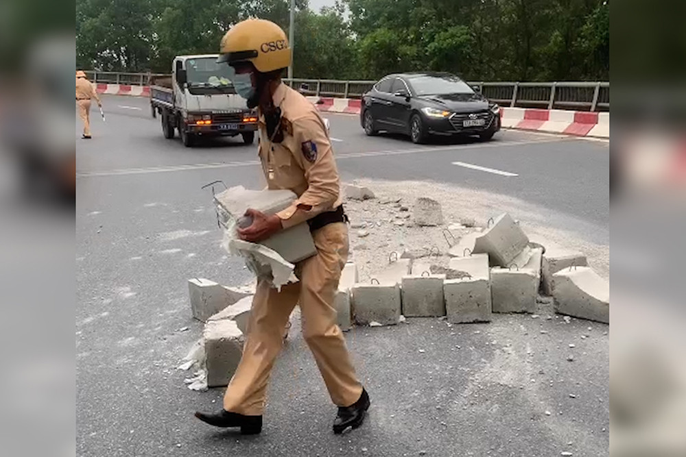 Sequence 01.00_00_13_12.Still003.jpg