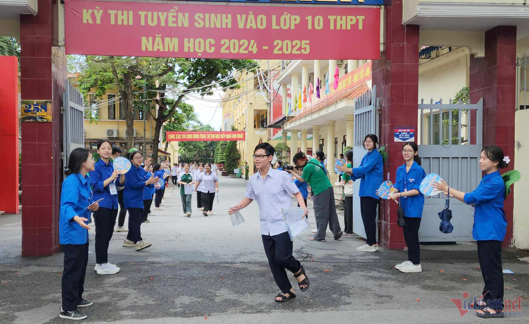 Thí sinh Hải Phòng được hỗ trợ đặc biệt trong kỳ thi vào lớp 10 bằng xe cứu thương và phòng thi riêng