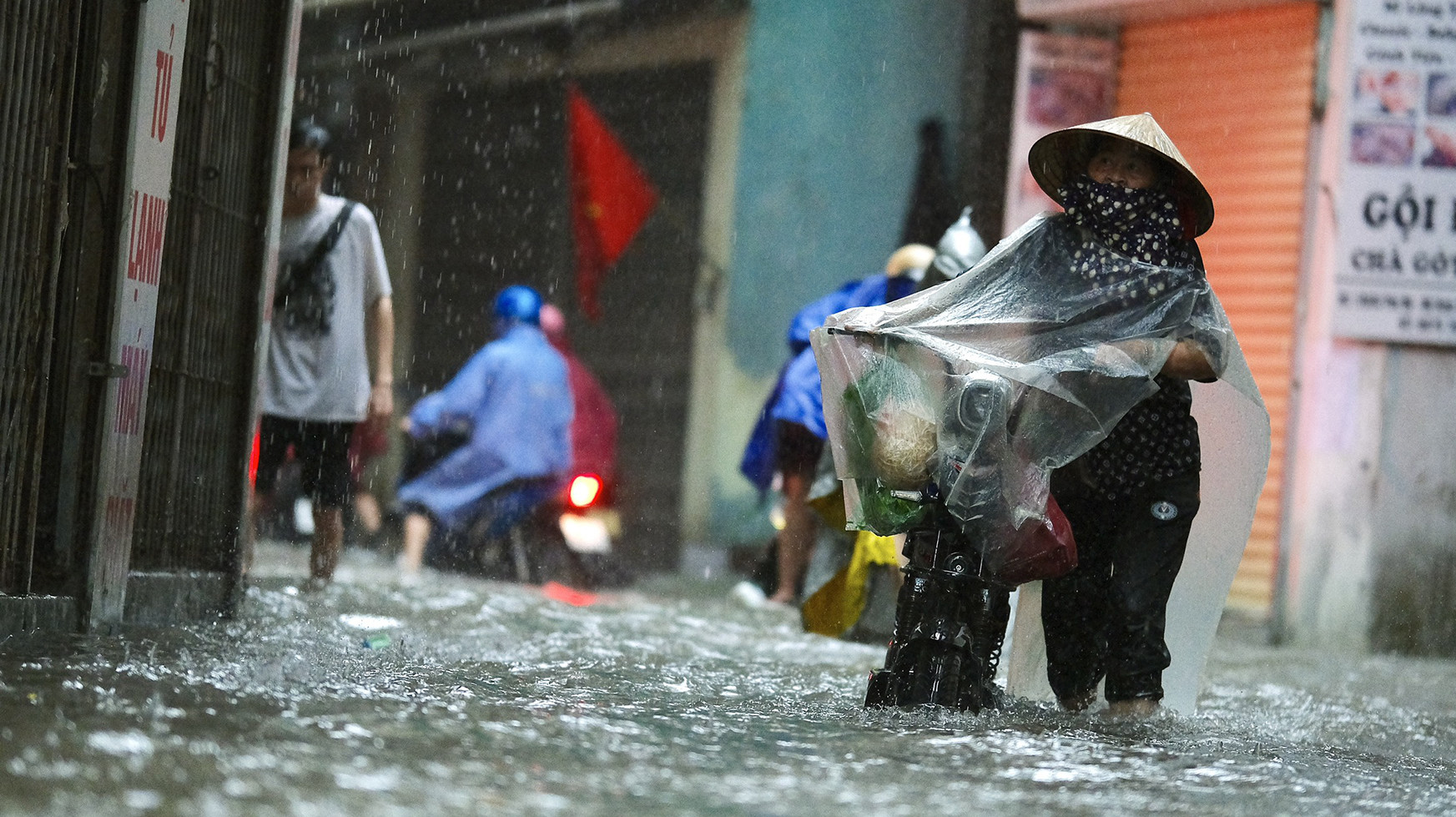 Bản tin sáng 5/6: Hà Nội mưa to và giông, cảnh báo ngập nhiều tuyến phố nội thành