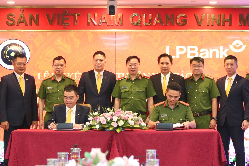 Bộ Công an hợp tác triển khai dịch vụ số trên ứng dụng VneID