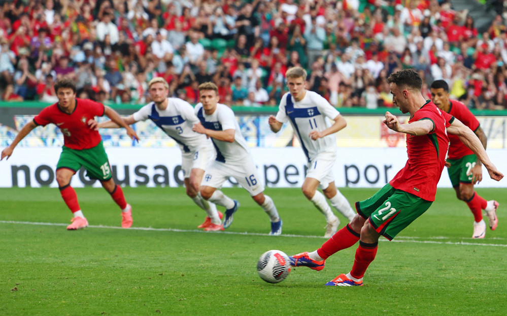 Bồ Đào Nha thắng tưng bừng ngày Bruno Fernandes chói sáng Bồ Đào Nha