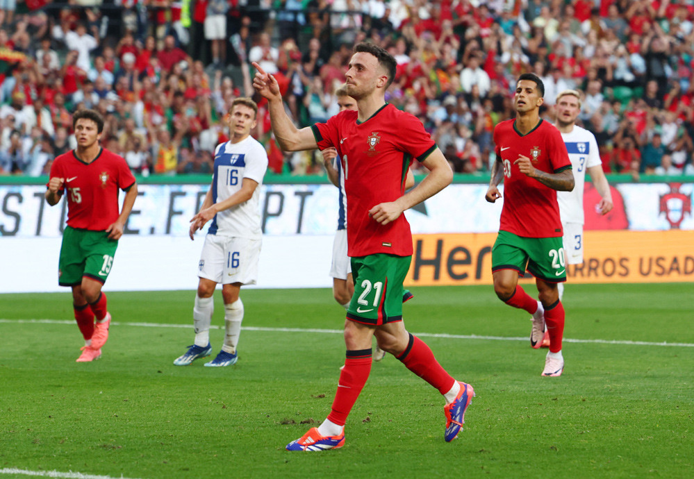 Bồ Đào Nha thắng tưng bừng ngày Bruno Fernandes chói sáng Bồ Đào Nha