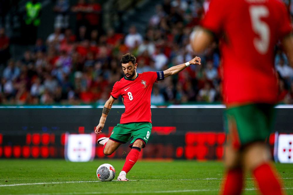 Bồ Đào Nha thắng tưng bừng ngày Bruno Fernandes chói sáng Bồ Đào Nha
