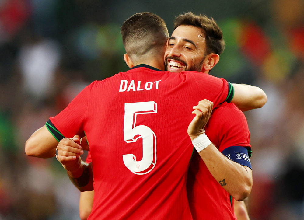 Bồ Đào Nha thắng tưng bừng ngày Bruno Fernandes chói sáng Bồ Đào Nha