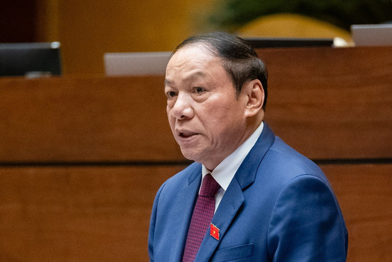 Quốc hội tiếp tục chất vấn Bộ trưởng VHTT&DL Nguyễn Văn Hùng