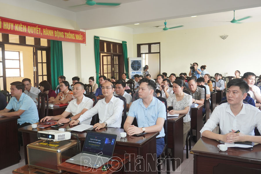 Tư vấn chuyển đổi số cho các huyện thị xã và thành phố