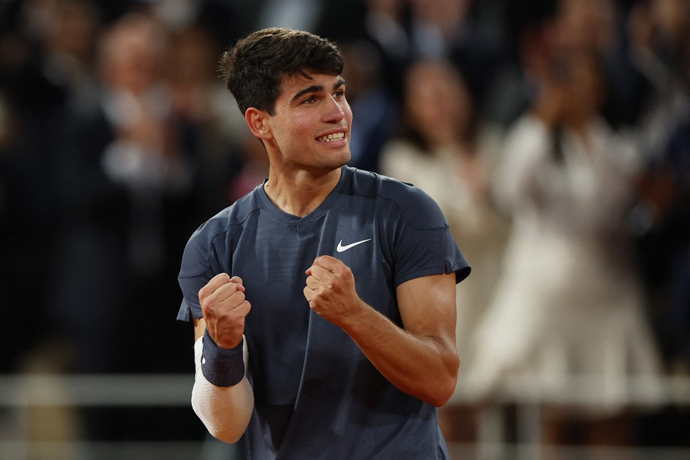 Hạ Tsitsipas, Alcaraz chạm trán Jannik Sinner ở bán kết Roland Garros