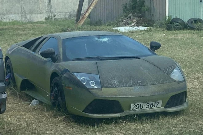 Siêu xe Lamborghini Murcielago phơi nắng dầm mưa tại Quảng Bình