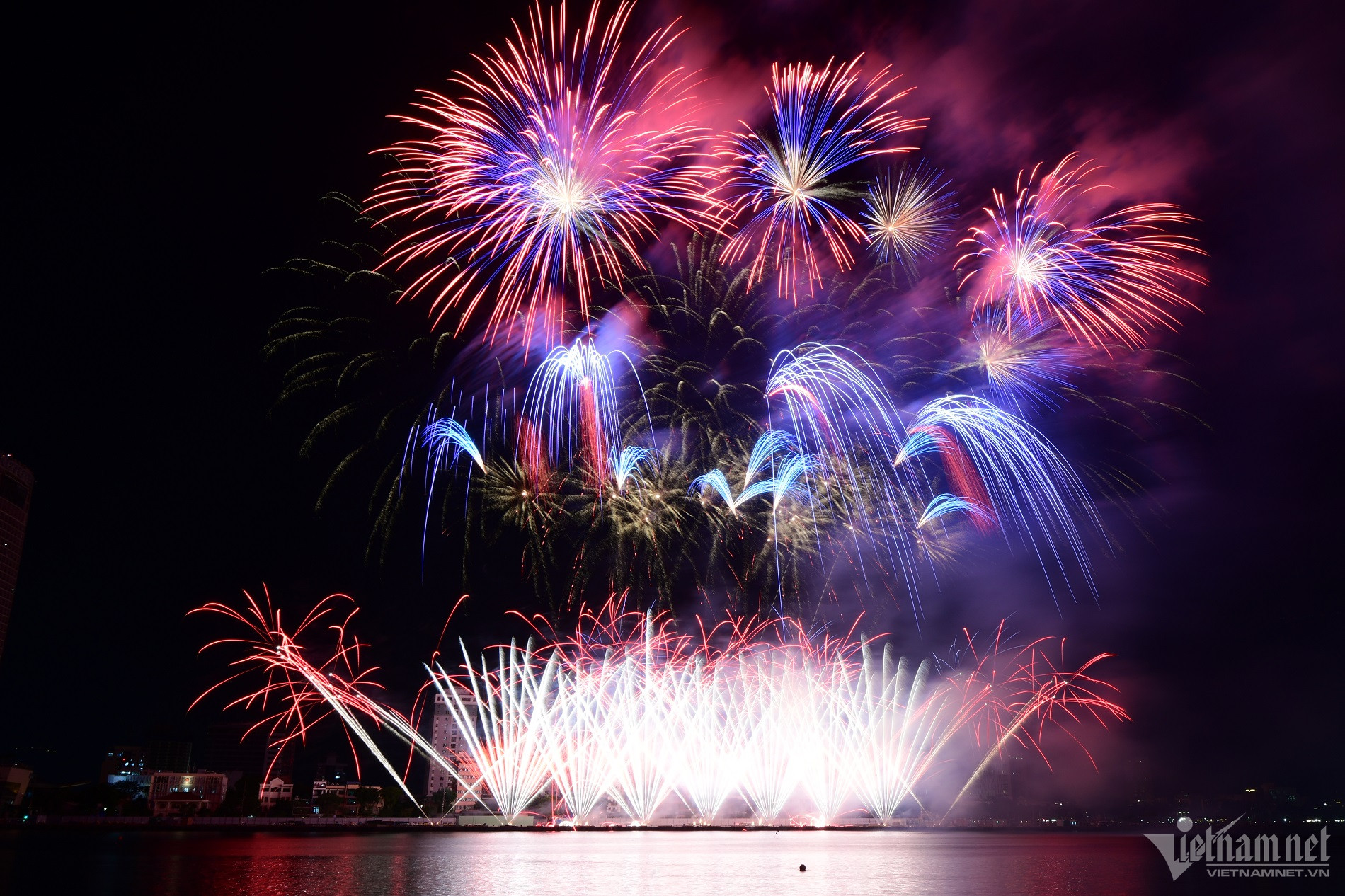 W-Pháo hoa   Đội Việt Nam (2).JPG.jpg