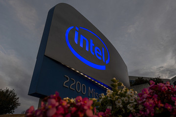'Bật bãi' khỏi top 5 nhà đúc chip lớn nhất, Intel vẫn mơ về vị trí dẫn đầu