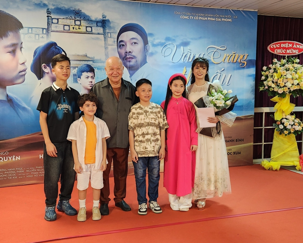 batch_ddvang trang tho au ra mat 4 2264.jpg.jpg