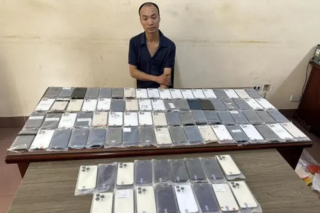 Giả mạo chủ hàng để lấy trộm 90 điện thoại iPhone trị giá hơn 1 tỷ đồng