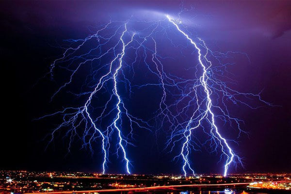 Giám đốc bệnh viện khen gia đình sơ cứu tốt cho nữ bệnh nhân Hà Nội bị sét đánh