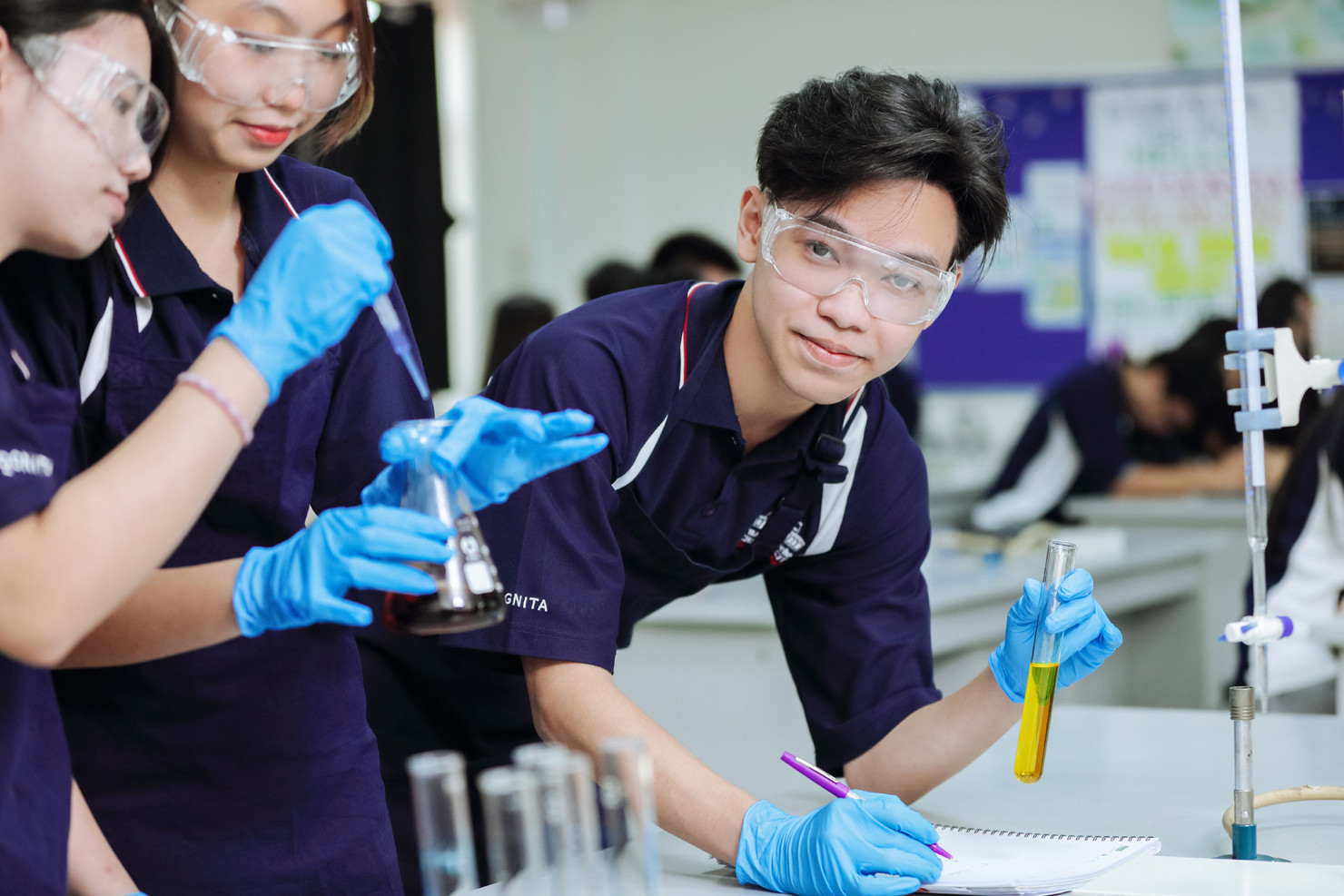 Giúp học sinh tự định hướng tương lai ngay khi còn trên ghế nhà trường